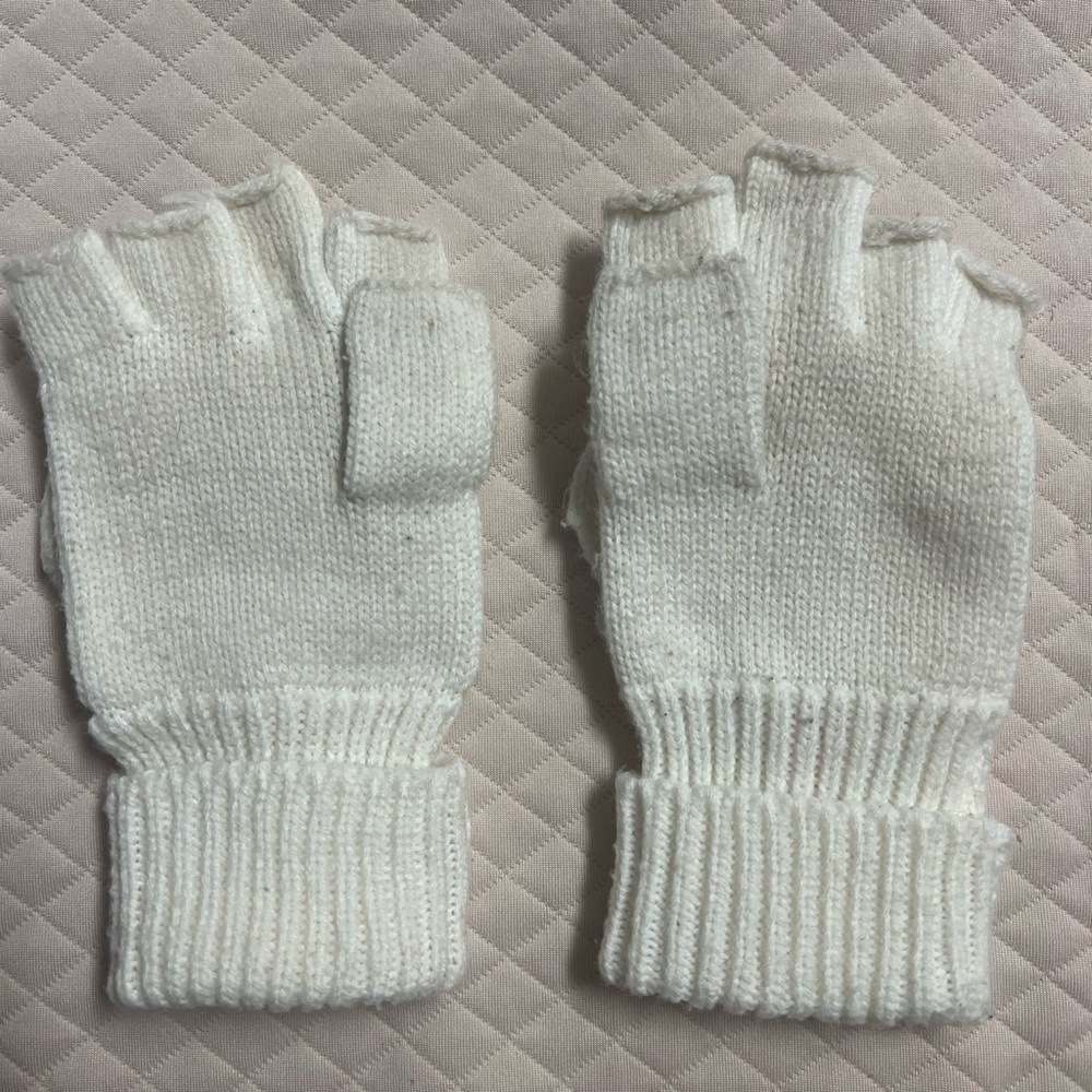 Hello Kitty Convertible Mittens - Picture 2 of 5